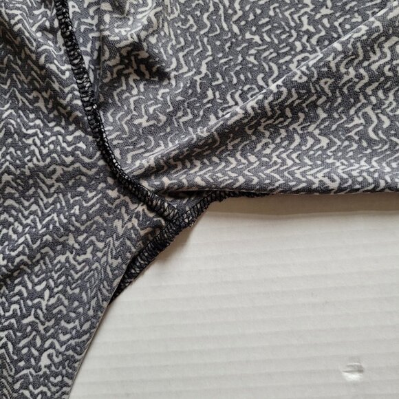 Vince Camuto blouse stretchy pull over black and white stripes clingy ruched top - Picture 11 of 15